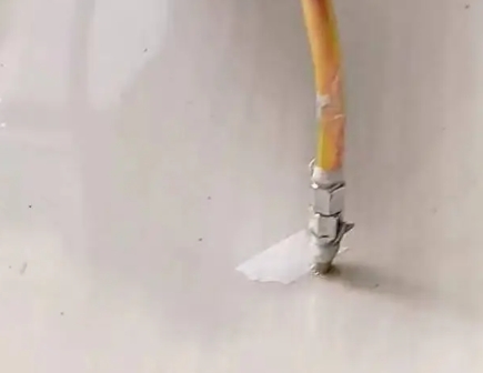 水磨沟瓷砖空鼓维修公司专业解答在瓷砖铺贴过程中，如果使用的砂料过粗（如全部使用了粗砂），可能会导致以下问题