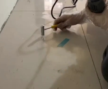 水磨沟瓷砖开裂维修公司专业分享瓷砖在铺贴前如果没有沥干水分，将会导致以下问题